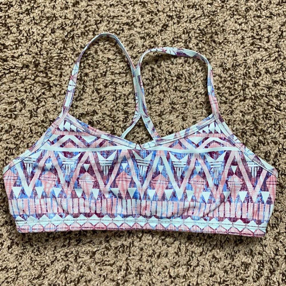 LULULEMON’S IVIVVA Barely worn Y shape sports bra SIZE 14 (GIRLS)